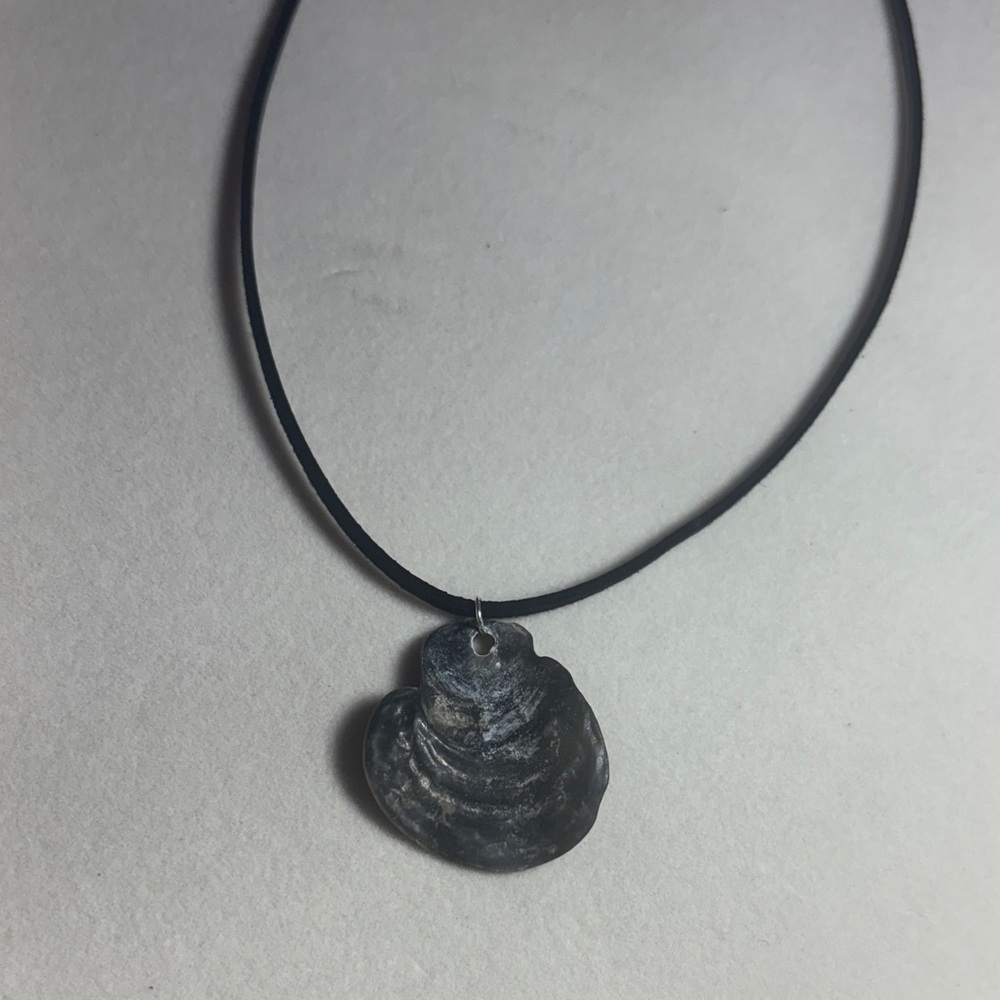 Chic Black Shell Necklace